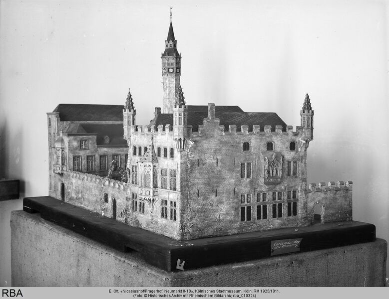 Datei:Neumarkt10-Prager Hof.jpg