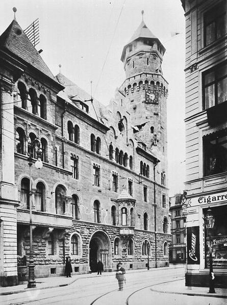 Datei:Das1907ErbautePolizeipräsidiumAufDerSchildergasse.jpg