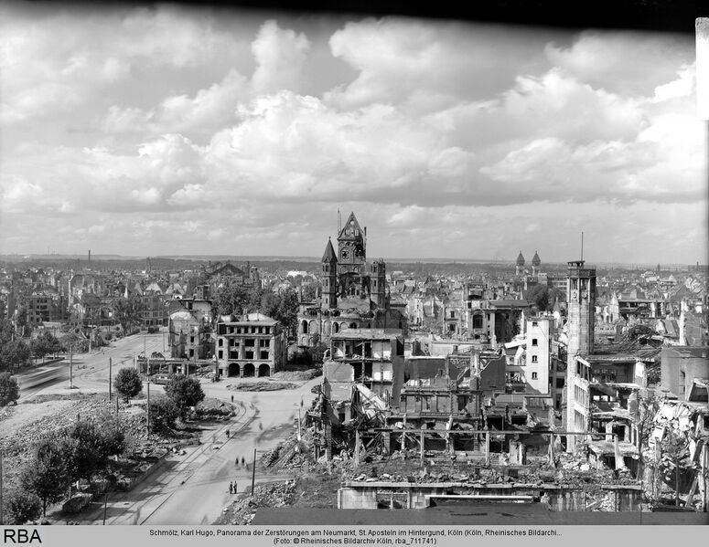 Datei:Neumarkt-1946-Kriegszerstörungen.jpg